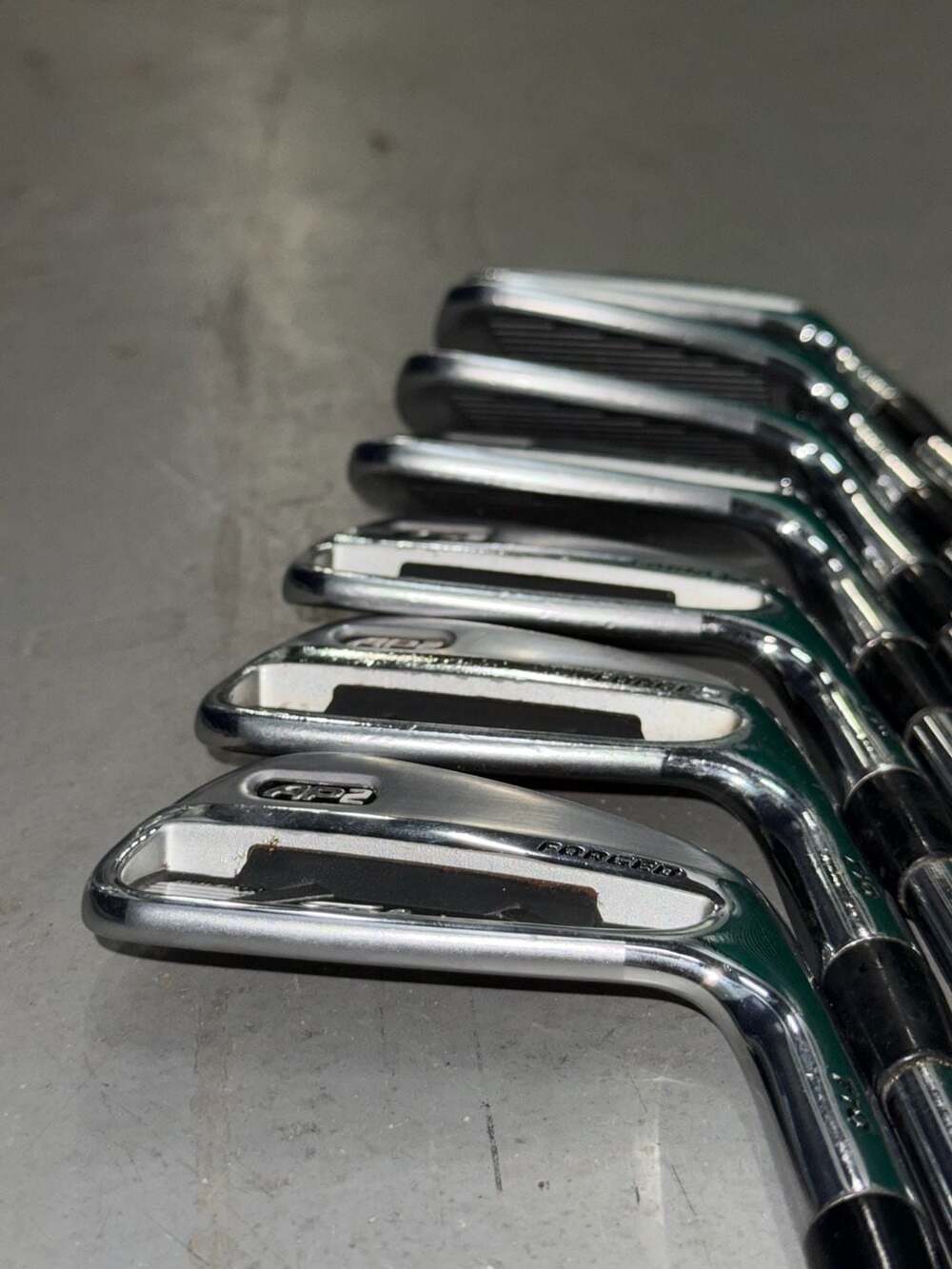 Titleist AP2 710 Forged Iron Set 4-PW Dynamic Gold S300 Stiff Steel - Picture 11 of 13
